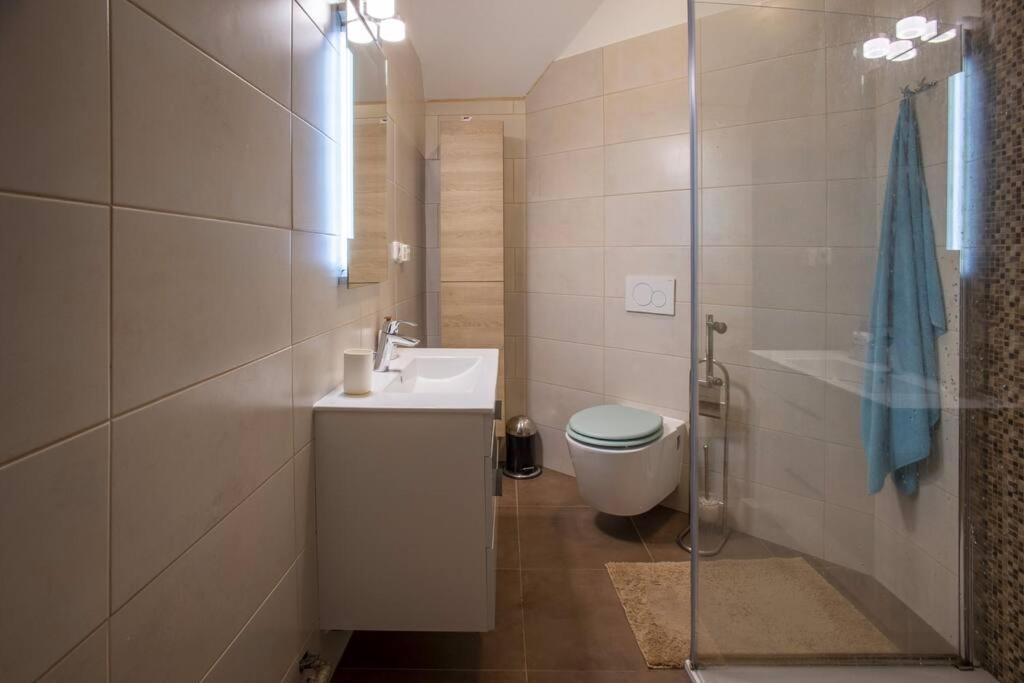 7 Bedroom Secluded Villa Close To Prague Říčany Екстериор снимка