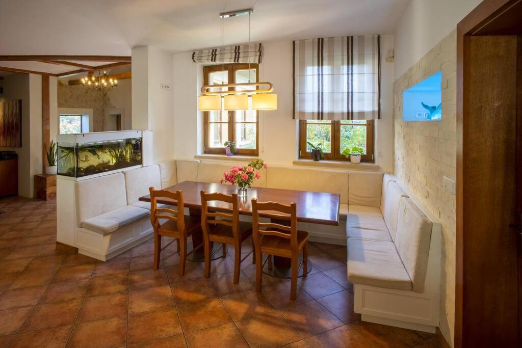 7 Bedroom Secluded Villa Close To Prague Říčany Екстериор снимка
